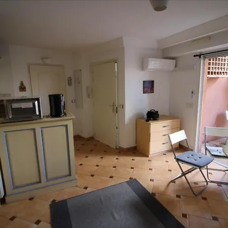 Apartman Studio Climatise Avec Piscine Et Grande Terrasse En Rez-de-chaussee