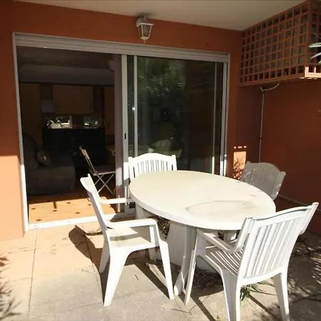 Studio Climatise Avec Piscine Et Grande Terrasse En Rez-de-chaussee * 圣马克西姆