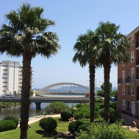 Studio Climatise Avec Piscine Et Grande Terrasse En Rez-de-chaussee 圣马克西姆